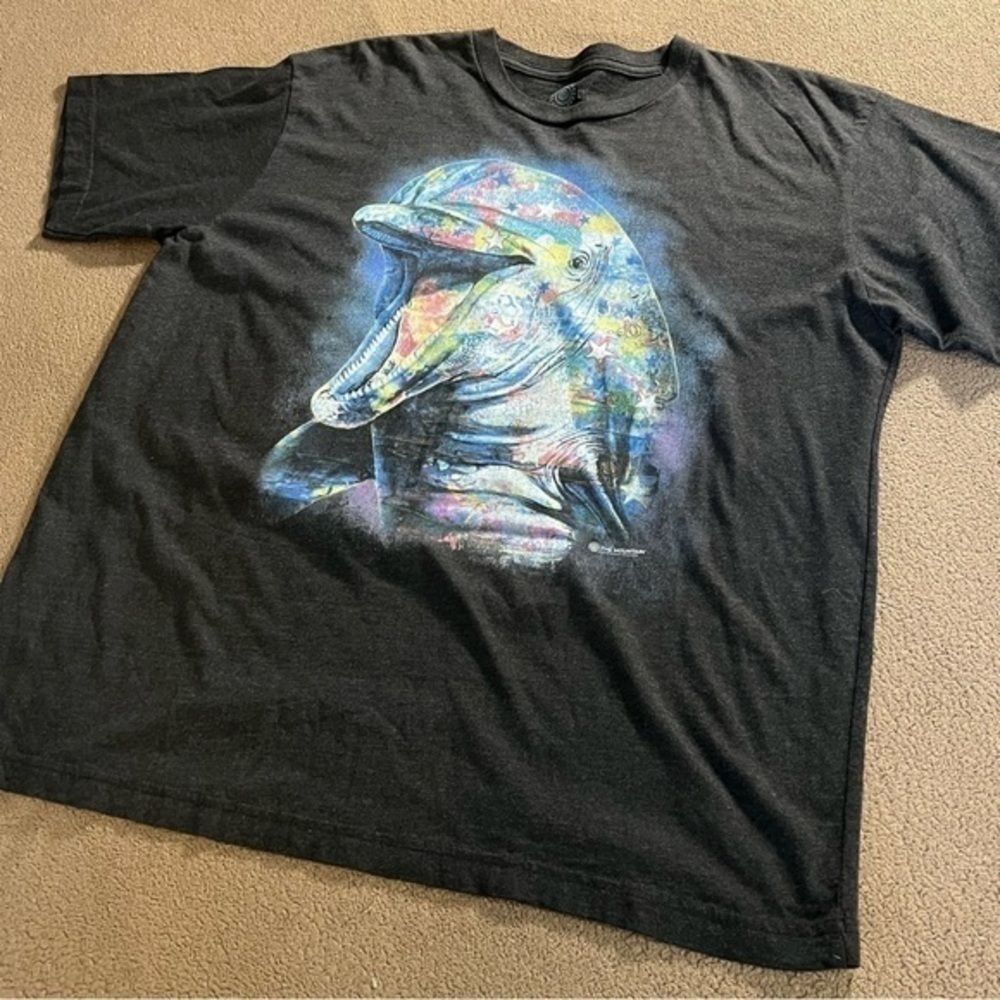 THE MOUNTAIN GRAEME STEVENSON 2019 COLORFUL DOLPHIN ART LARGE GRAPHIC T-SHIRT